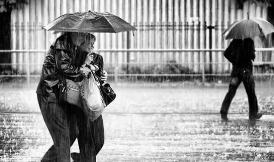 雨中的那个女孩