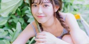 囊袋肿胀喷射在线观看 吃饭时手放在桌子下面