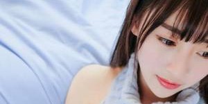 偷偷帮男室友口的经历 老板让秘书穿情趣内衣