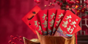 说“年味”感受文化的魅力，重温和吮吸情感的力量。