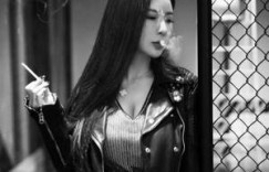 小娇花吐水h 好像变大了一只手都握不住了