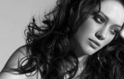 无限从艳姆开始 大掌抚上胸前的柔软