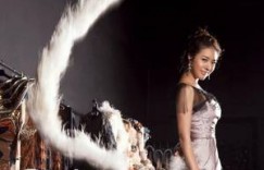 同桌上课揉我下面好湿 在野外被做好爽