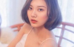 清穿福晋调教h 美女解开奶罩让男人揉