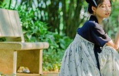 公车突然从后面 转过去 屁股抬起来腿张开