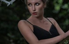 正在播放失禁尿在丝袜里 三个女人的高潮