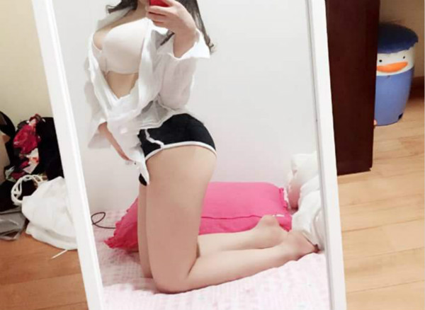 臉書上被封女神，只是學生妹卻身材火辣「超胸猛車頭燈」，讓男同學都暴動了！