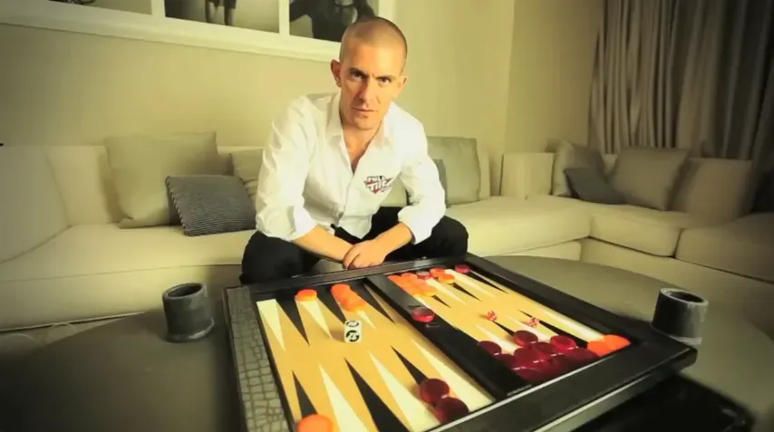 【EV扑克】“我就是个蠢货”——Gus Hansen 的崩塌与重生，从赌桌之神到输光数百万